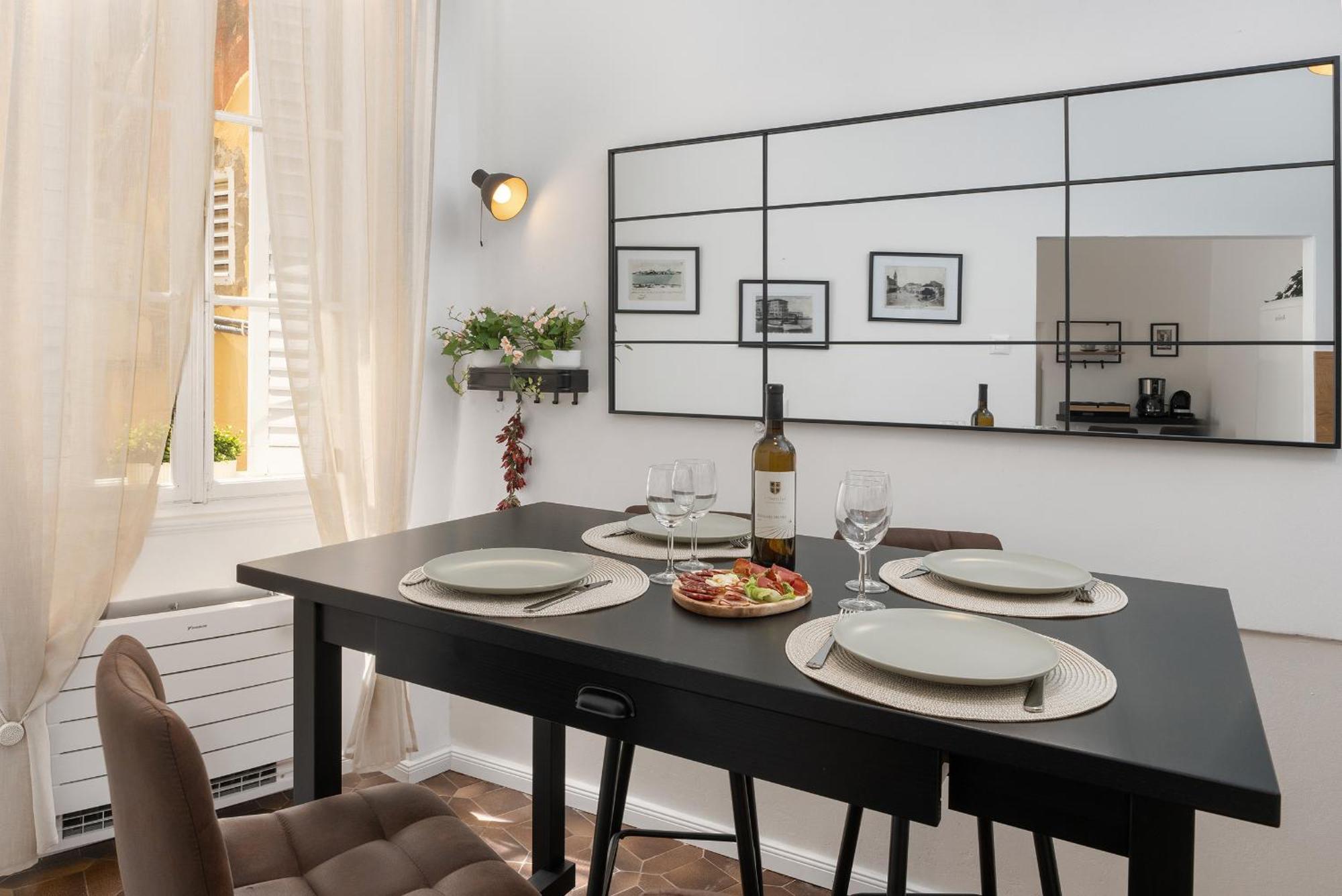 Romeo And Juliet Apartment With Balcony And Sea View Porec Exterior photo